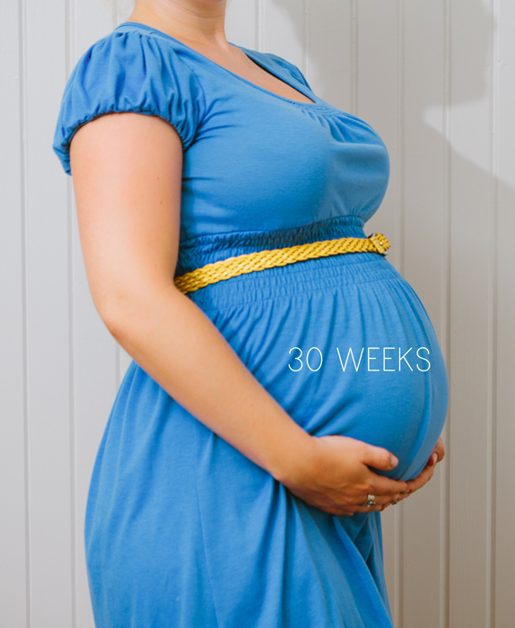 30 weeks pregnancy side view
